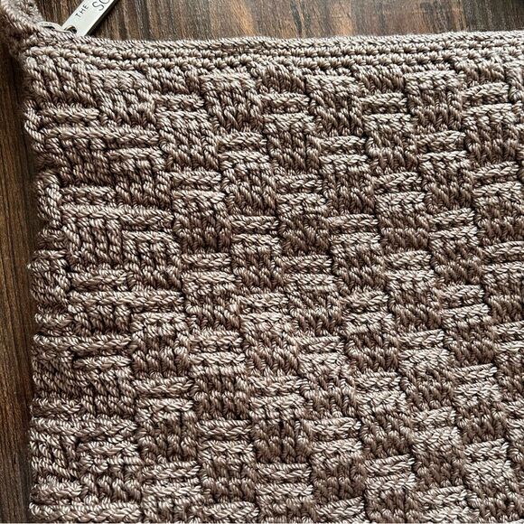 The SAK Handmade Tan/Beige Crochet Knit & Nylon Zip Top Shoulder Bag Handbag - Picture 2 of 9